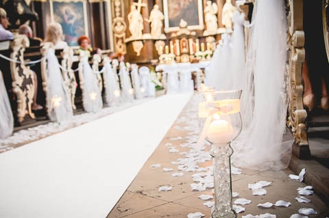 biały dywan na wesele